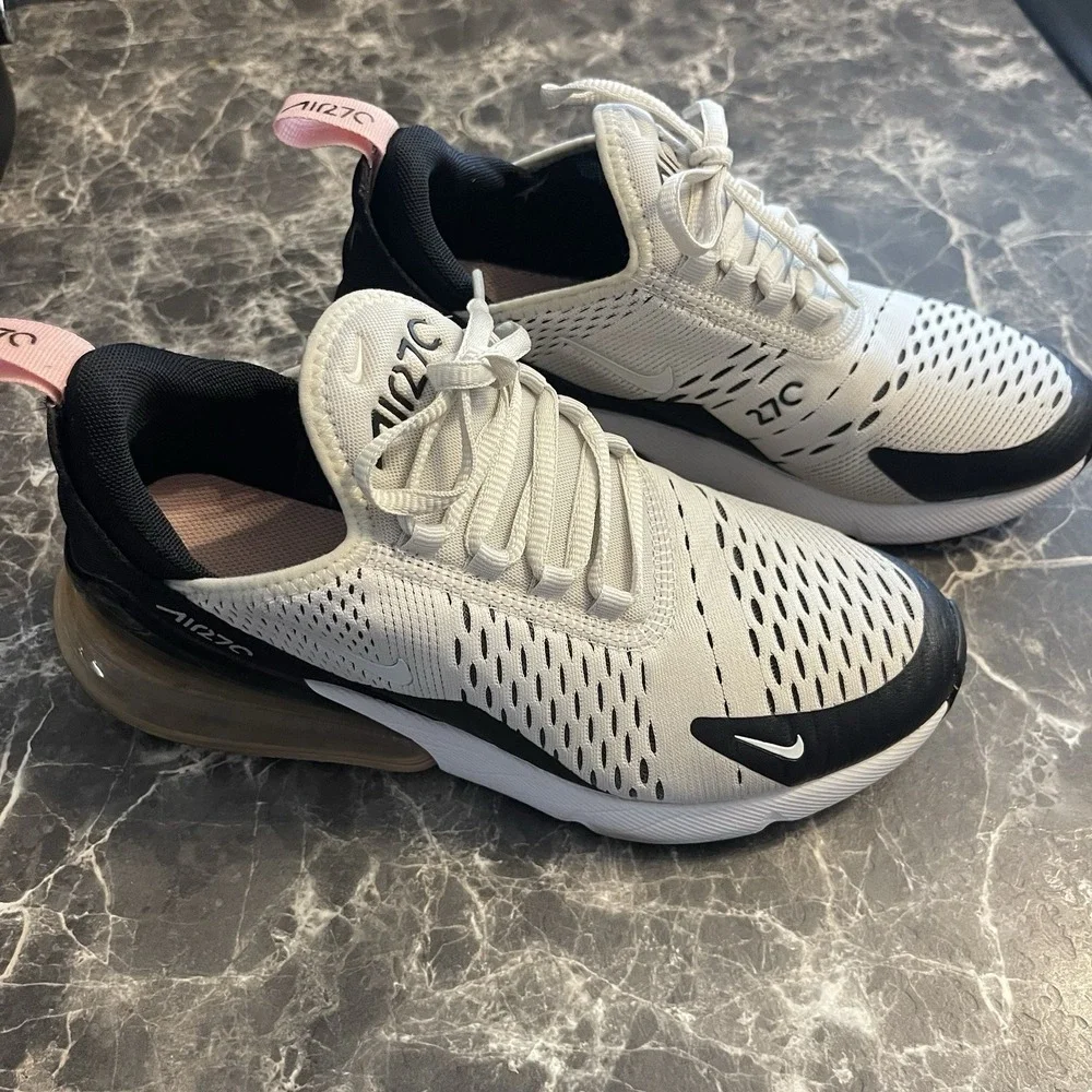 Nike 270 Ghost Beige/Black Sz‎ 5Y